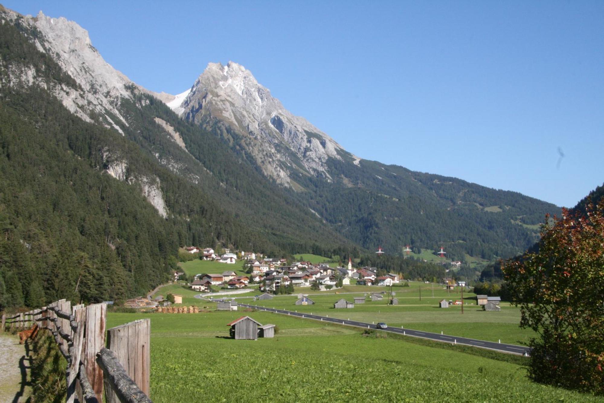 Hotel Traube Pettneu am Arlberg Bagian luar foto